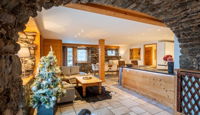 4-star apartment in a magnificent Savoyard chalet - 50 m from the slopes
