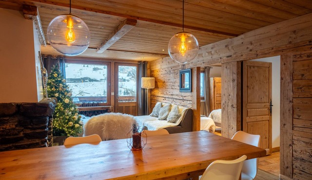 4-star apartment in a magnificent Savoyard chalet - 50 m from the slopes