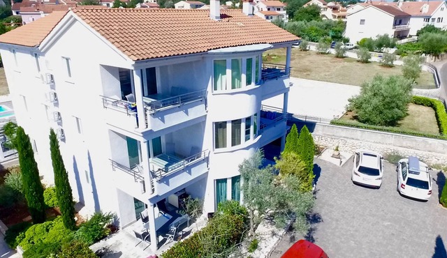 4 star apartment in Malinska 150m from the beach with pool, dishwasher, wifi, air conditioning