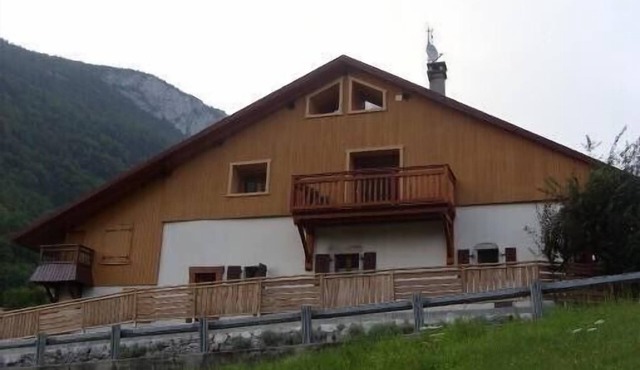 4-star apartment in Thones for 6 persons + 2 on request