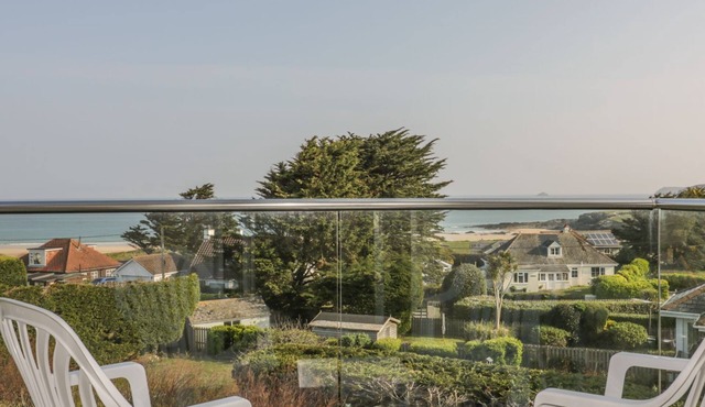 4 Star Apartments With Balcony & Stunning Sea Views