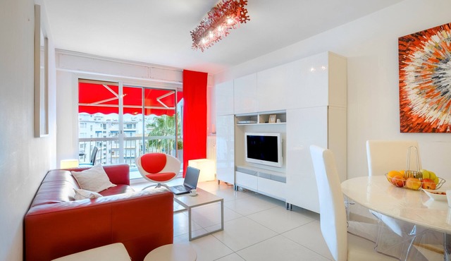 4-Star Arty 3-Room Apartment with Terrace, Garage, AC, 100m from Beaches