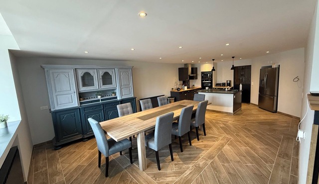 4-star business residence with large private parking area