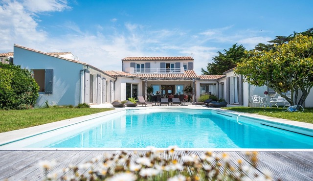 4-Star Beachfront Villa Les Ensemberts (with heated swimming pool)