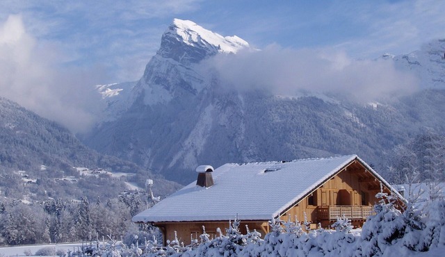 4-Star Chalet – Charm, Spa & Panoramic Views of the Criou – Samoëns