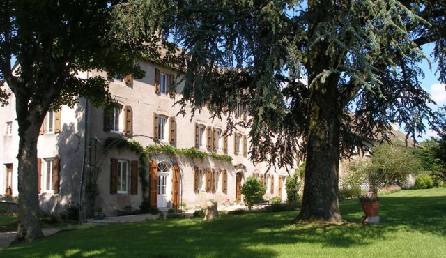 4 star cottage in Aveyron in the center mansion, quiet, pool