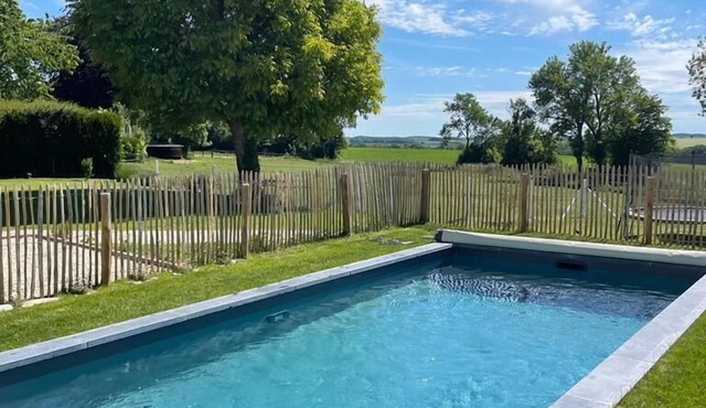 4-star cottage, private outdoor pool