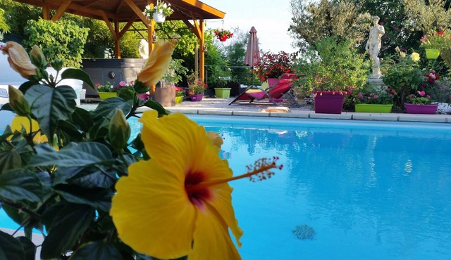 4 star cottage, heated swimming pool 40 km Toulouse