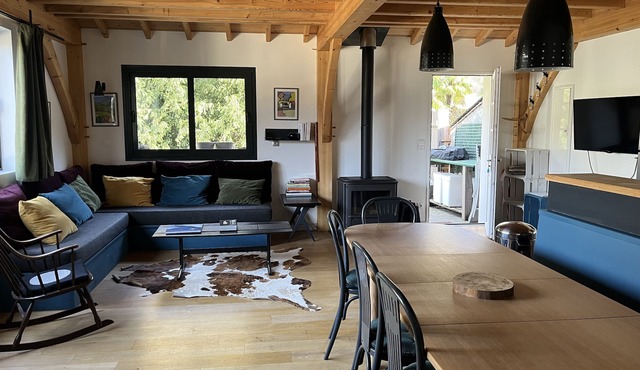 4-star gite, sleeps 6 in the Ossau valley. Wooded park with Nordic bath!