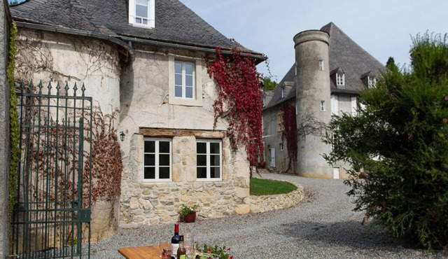 4 star holiday accommodation in the Pyrenees, in the grounds of a Château