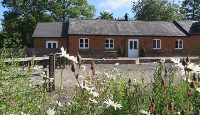 4 Star holiday cottage on farm near Marlborough, Stonehenge and Avebury