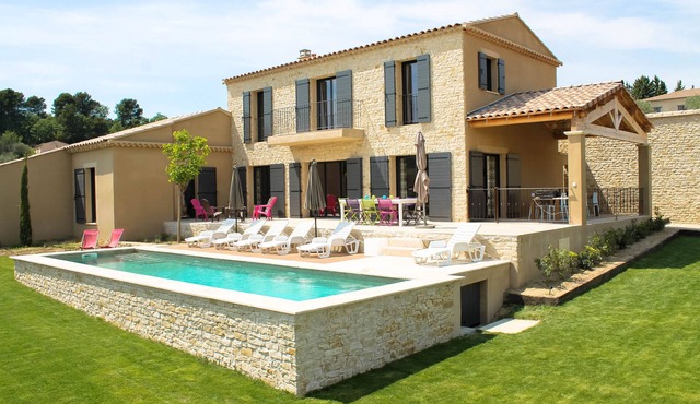 4-star house - Mont Ventoux view - heated swimming pool - boules pitch