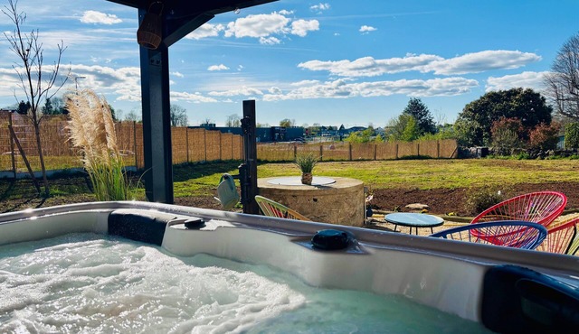 4-Star House with Jacuzzi & Game Room – Chez Coco