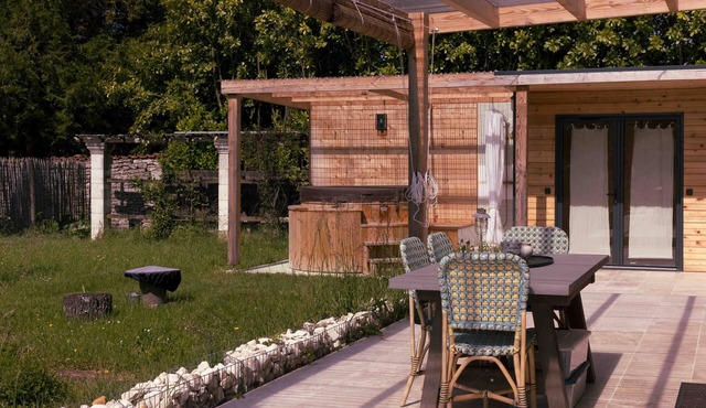 4-star swimming pool and spa gîte in Charente