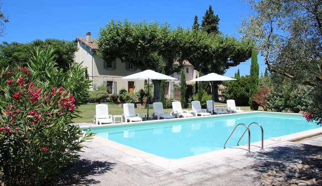 4-star vacation rental at Mas des Cyprès in Saint-Andiol