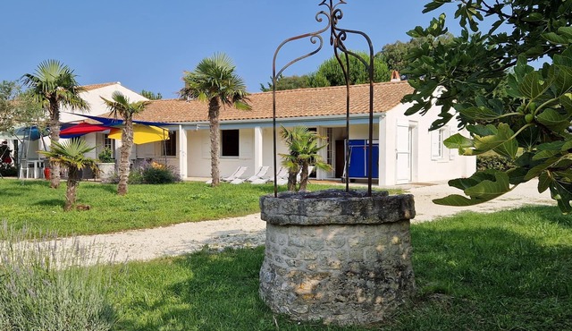 4 star villa 800m away from the beach, in the middle of a 6 hectar private field