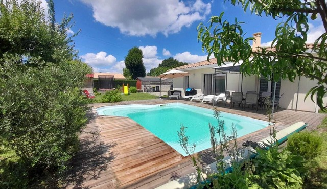 4-star villa, sleeps 6 with heated pool