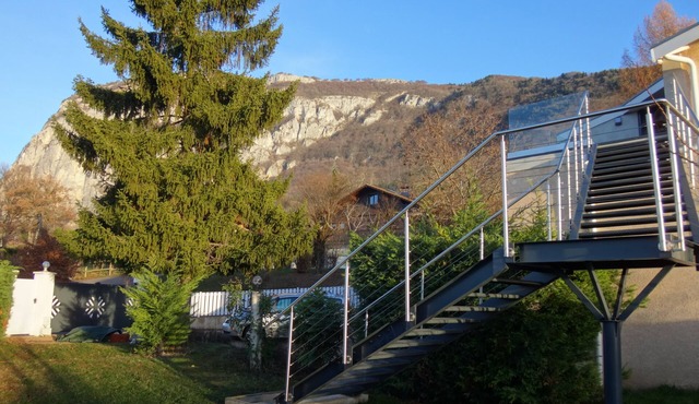 4 stars - High standing chalet style apartment, heated swimming pool, Geneva