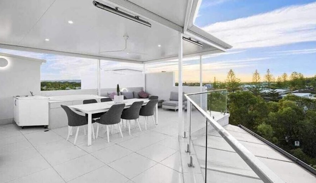 4-Storey Luxe Miami Villa - Panoramic Views!