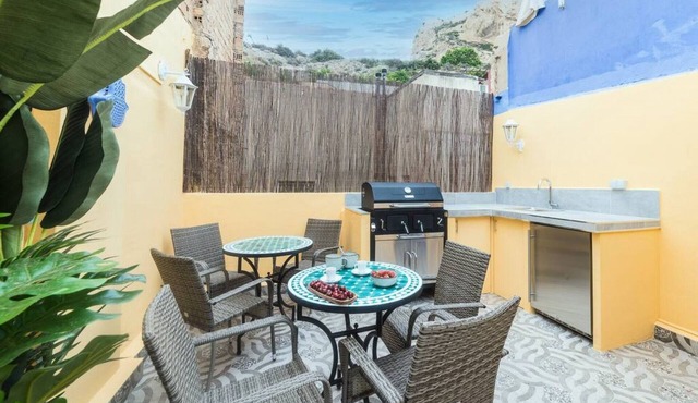 4-storey semi-detached house in the center of alicante