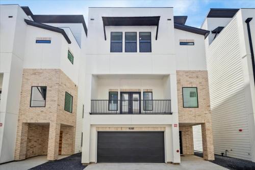 4-Story,Rooftop Deck in Houston