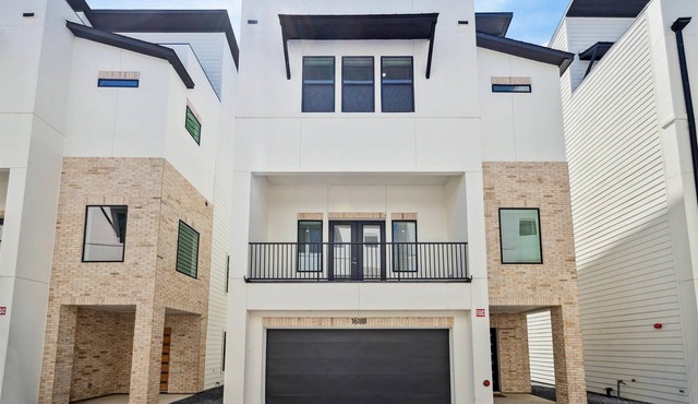 4-Story,Rooftop Deck in Houston