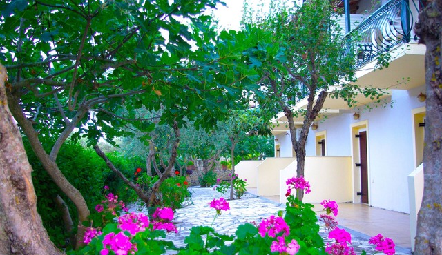 4 Studios, 150 meters from the Sea (8 to 12 persons)