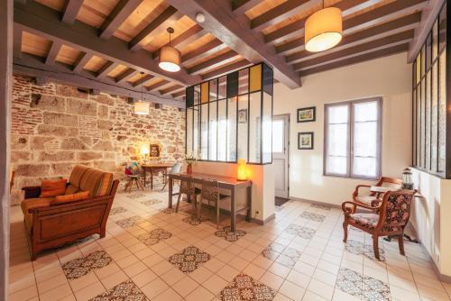 4 suites privées au coeur de Figeac, 4 chambres, 4 salles de bain, jardin