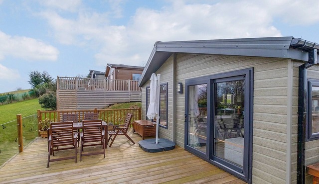 4 The Lodge is an extremely spacious lodge that can comfortably accommodate up to six people.