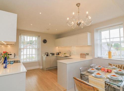 4 The Manor House Hillfield Village