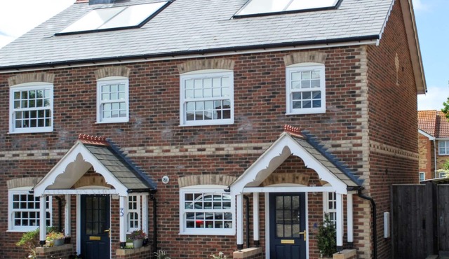 4 THE OLD SMITHY, family friendly, with a garden in Freshwater