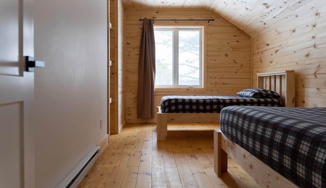 [# 4 The Raven] Chalet on the banks of the river.