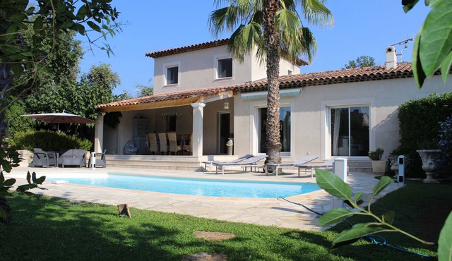 4 * tourism furnished villa with private heated pool. Quiet and well equipped