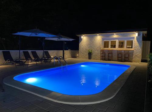 4 TREES Holiday House