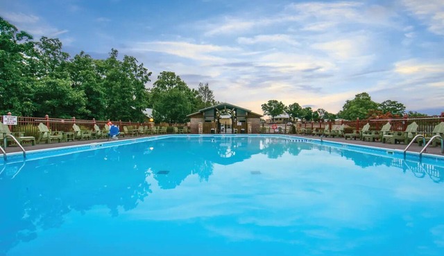 4 Two-Bedroom Villas| Pools, Hot Tub, Golf & Sports Fun for Everyone