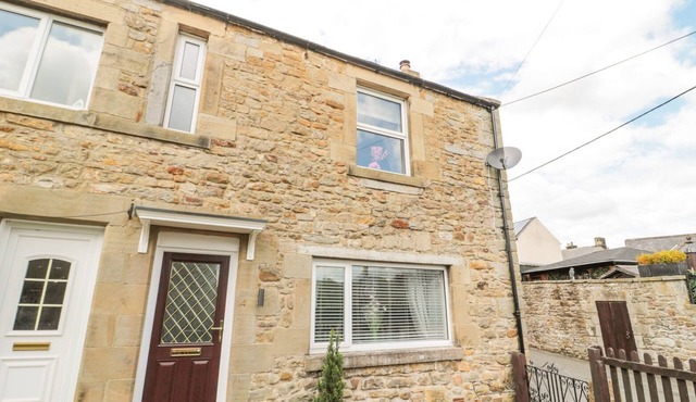 4 TYNE VIEW, pet friendly, with open fire in Wark