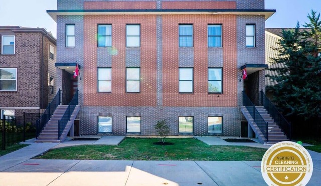 4-Unit Building | Sleeping for 34/ABODEbucks