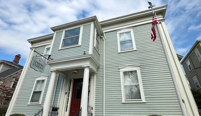 4 Unit Dog Friendly Home (Sleeps 18) on Historic Spring St.