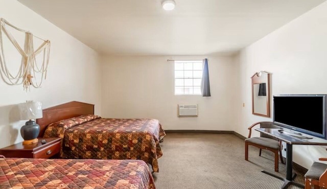 4 Units - Comfortable Stay for Business & Leisure Near Historic Downtown
