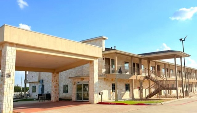 4 Units | Family Stay w/Free Parking | Near Palmetto Park & Oil Patch Museum