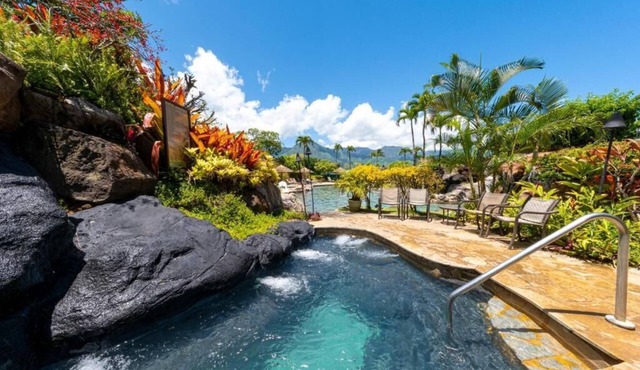 4 Units | Full Kitchen | Outdoor Pool | Princeville Beach Access