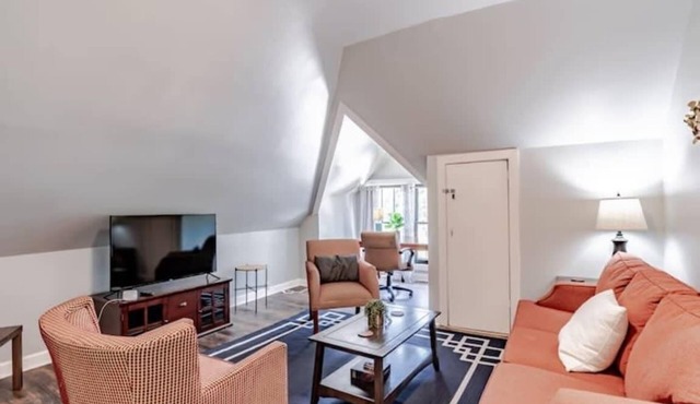 4 Units! Mins to Downtown&Dining - Dauphin Darling