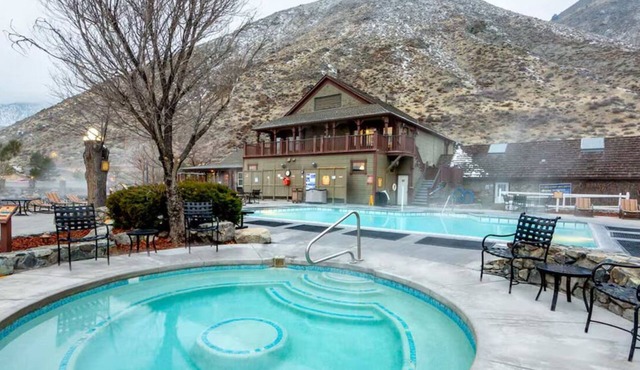 4 Units | Relaxing Family Escape | Discover Historic Genoa and Fun Lake Tahoe