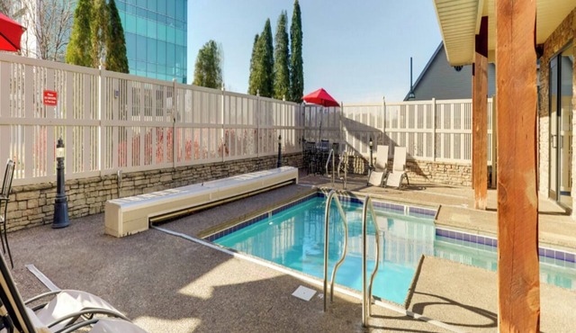 4 Units | Stoney Creek Hotel Moline | Near Quad Cities Center