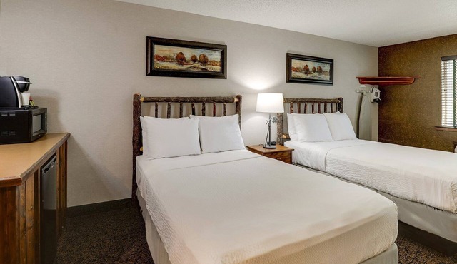4 Units | Stoney Creek Stay | Johnston, IA