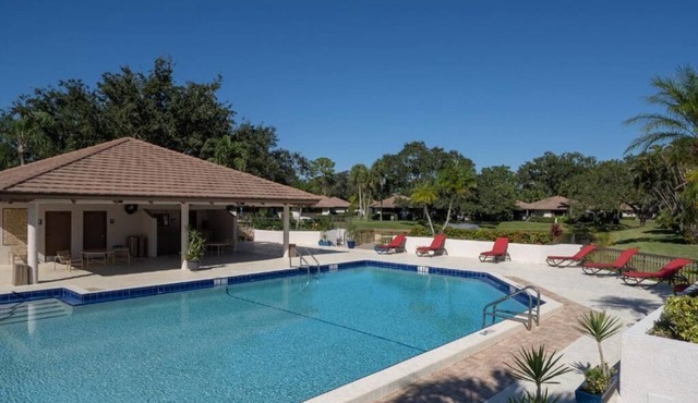 4 Vibrant Rooms Near Norton Museum of Art - Ideal Weekend Stay