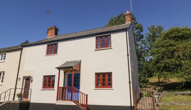 4 VICTORIA TERRACE, pet friendly, with open fire in Bishop's Lydeard