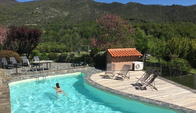 4* villa big private heated pool, deluxe hottub, natural setting, mountain views
