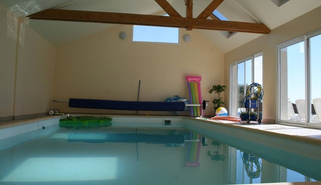 4 * villa indoor pool, billiards, baby, ping pong, tennis 100m