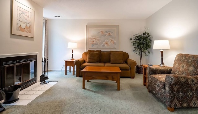 4 Villas with Full Kitchen and Indoor Pool | Free Parking